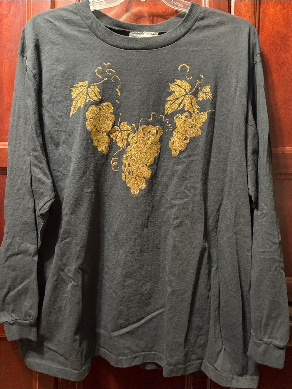 Classic vintage women’s size 3X Black Long-Sleeve cotton jersey Gold Grape Print